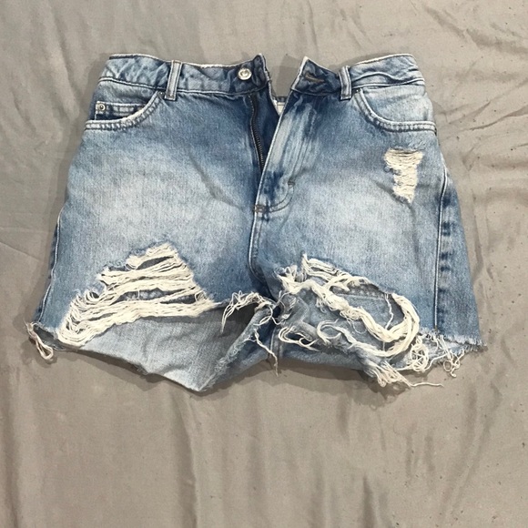 TOPSHOP High Waisted Distressed denim shorts - Picture 6 of 7